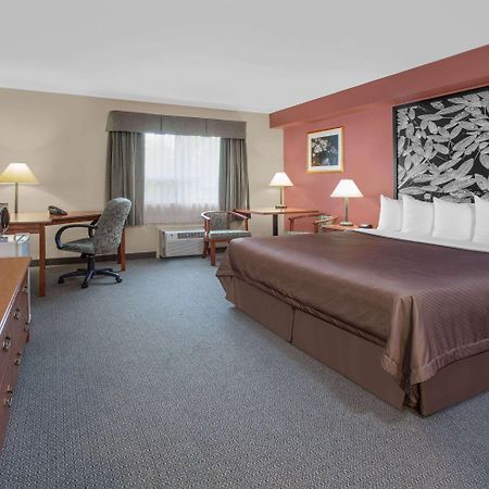 Super 8 By Wyndham Sault Ste Marie On Hotel Buitenkant foto